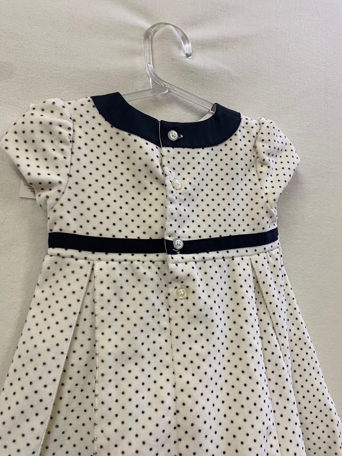 Vestido Off White com Bolinhas Pretas