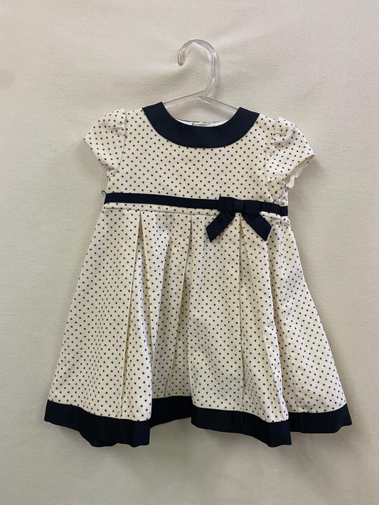 Vestido Off White com Bolinhas Pretas