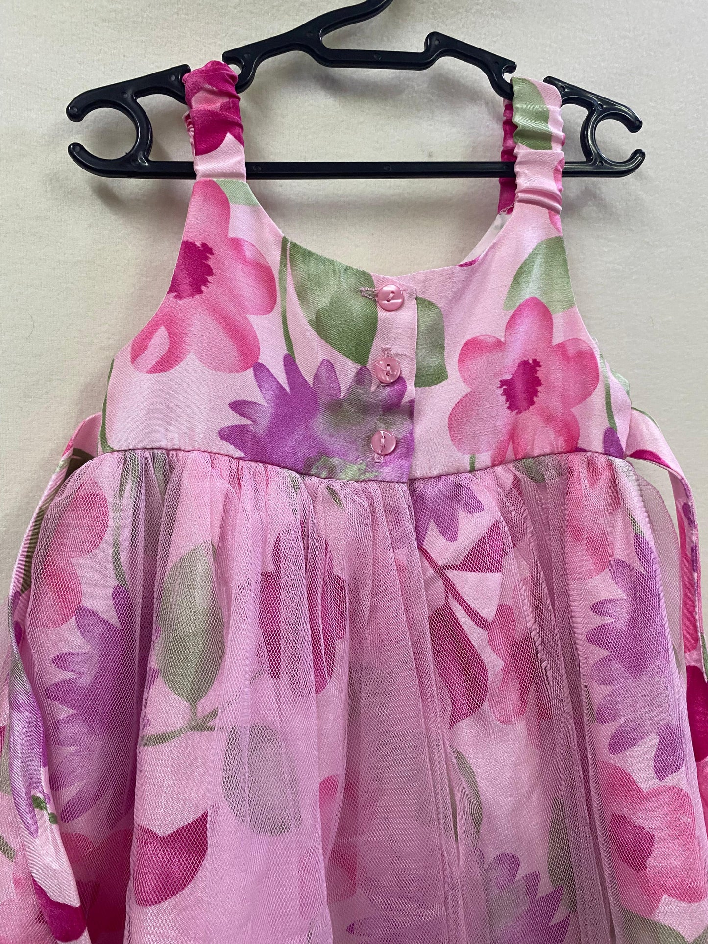 Vestido Tule com Fundo de Flores