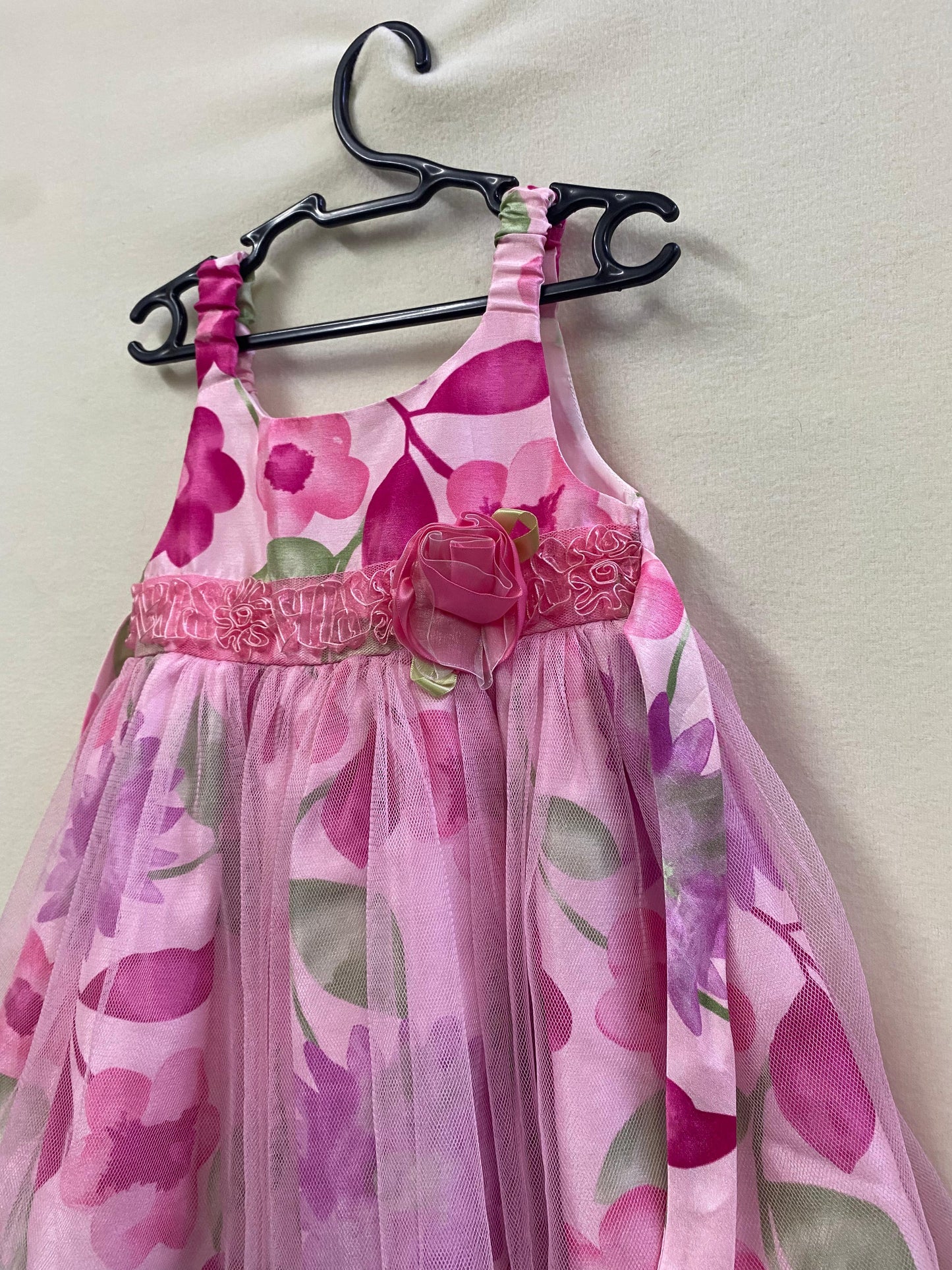 Vestido Tule com Fundo de Flores